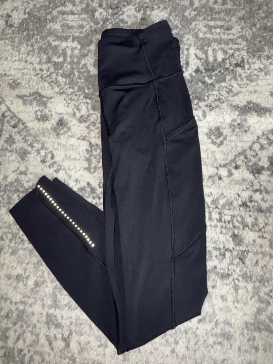 lululemon athletica Pants - lululemon athletica size 4 crop Black Leggings with side Detail